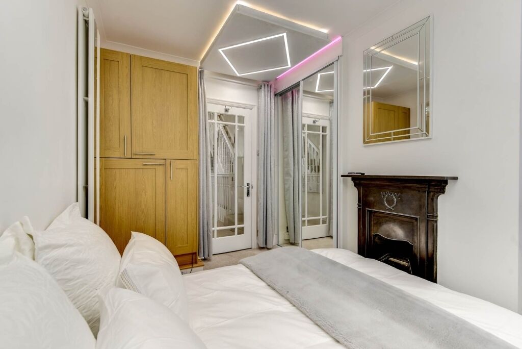 3 slaapkamers, een strijkplank/strijkijzer, reisbedje, gratis wifi