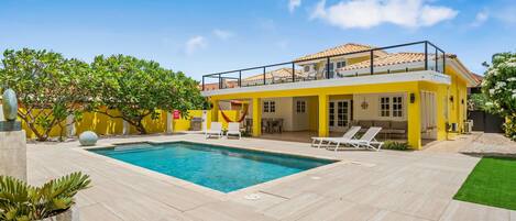 Apartment (4 Bedrooms) | Front of property