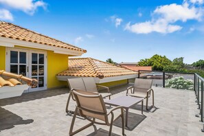 Apartment (4 Bedrooms) | Property amenity - Wayaca 231 (Oranjestad)