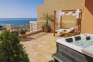 Apartment, Sea View | Private spa tub