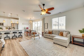 Interior - Bright Colorado Springs Home, 10 Mi to Dtwn! (Colorado Springs)