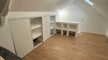 2 chambres, fer et planche à repasser, Wi-Fi, draps fournis