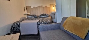 1 chambre, bureau, fer et planche à repasser, Wi-Fi gratuit