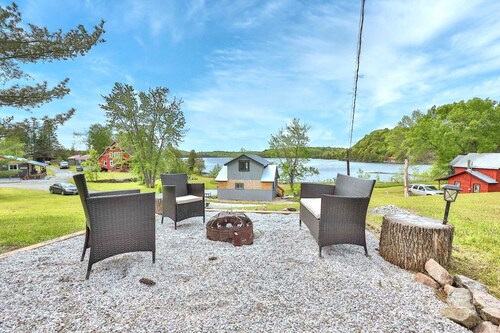 Lac Heney 3BR w/ Boat Launch • Fishing-Friendly • Cozy & Updated