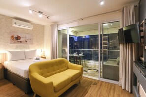 Studio | Blackout drapes, iron/ironing board, free WiFi