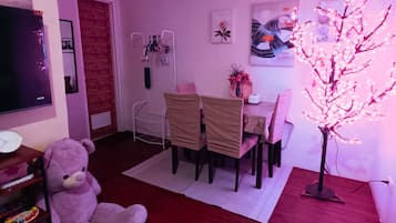 Casa, 1 habitación, con acceso para personas discapacitadas, para fumadores | Sala de estar | Libros