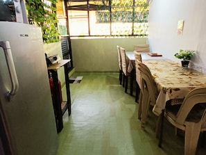 บ้านพัก, 1 ห้องนอน, พร้อมสิ่งอำนวยความสะดวกสำหรับผู้พิการ, สูบบุหรี่ได้ | ร้านอาหาร