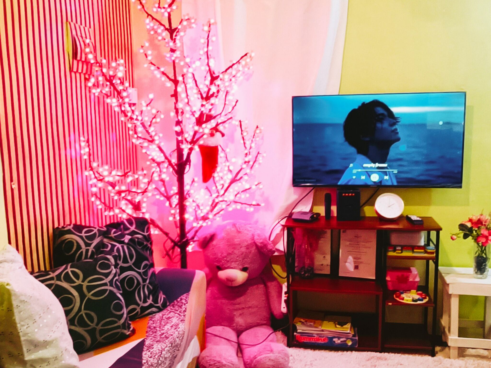 House, 1 Bedroom, Accessible, Smoking | Living room | Books