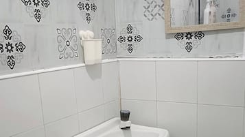 House, 1 Bedroom, Accessible, Smoking | Bathroom
