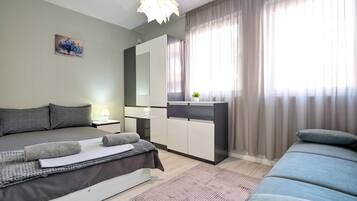 2 bedrooms, iron/ironing board, WiFi, bed sheets