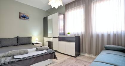 New 2 BR Modern Escape / Free Parking /Minutes to Varna beach