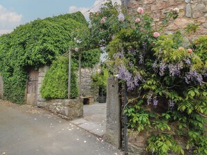 Property grounds - Little Barn (Oswestry)