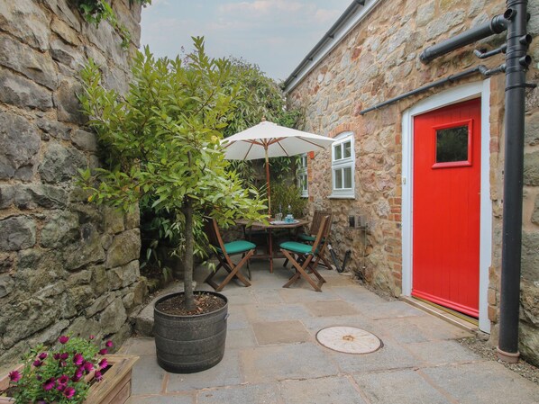 Outdoor dining - Little Barn (Oswestry)