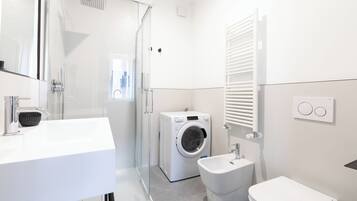 Apartment | Bathroom | Shower, bidet, towels