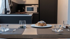 Apartment | Private kitchenette | Microwave, stovetop, dishwasher, espresso maker - Italianway - Tartini 28 (Milan)