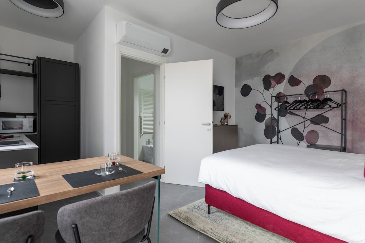 Apartment (0 Bedroom) | Front of property