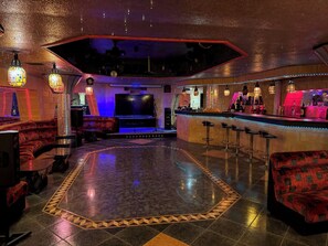 Bar (in der Unterkunft)