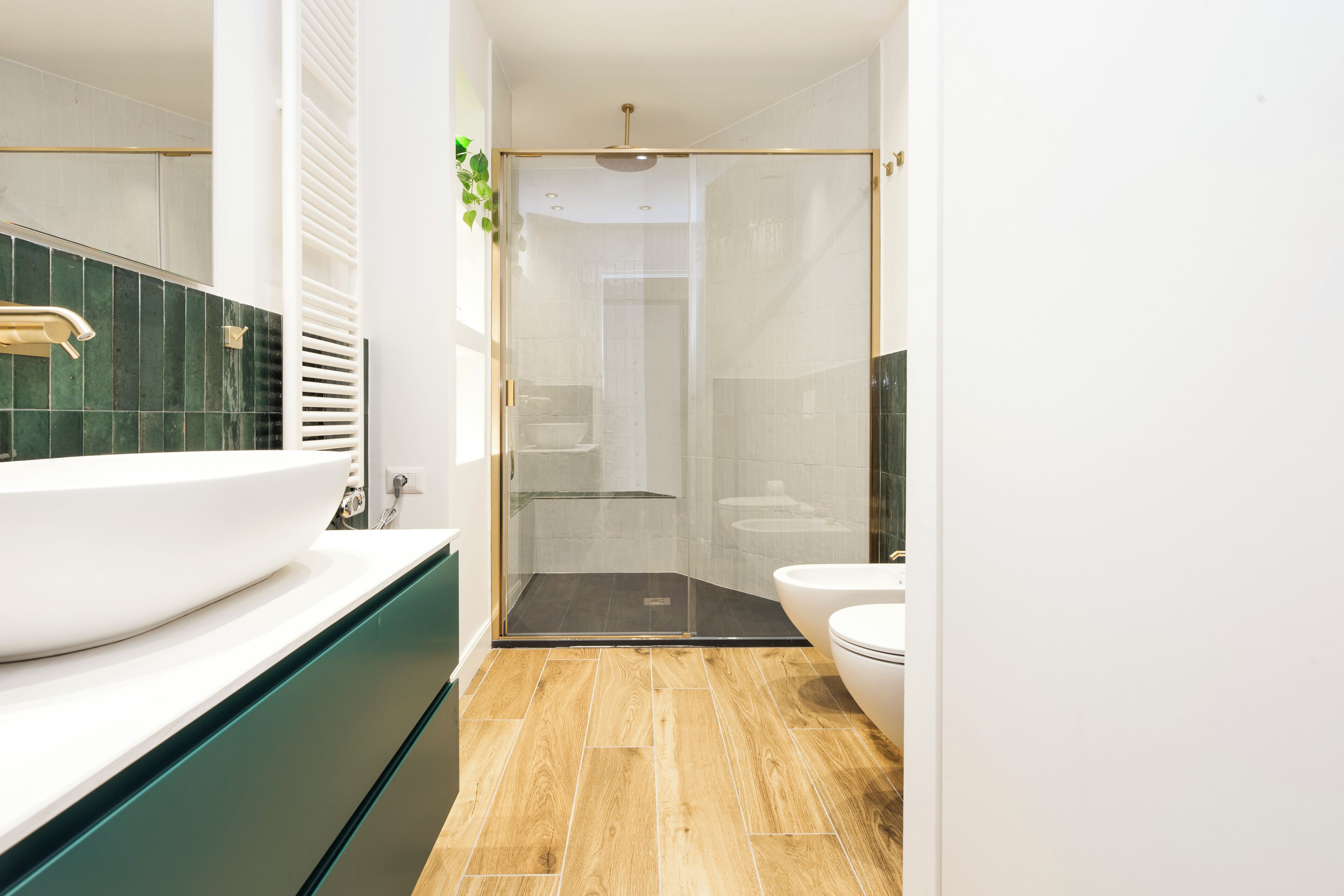 Apartment, 1 Bedroom | Bathroom | Shower, free toiletries, hair dryer, bidet