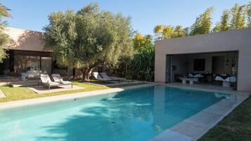 Outdoor pool, open 9:00 AM to 9:00 PM, pool loungers