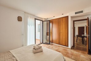 4 chambres, fer et planche à repasser, Wi-Fi
