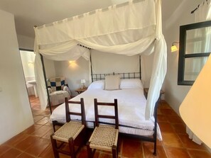 5 chambres, fer et planche à repasser, Wi-Fi, draps fournis