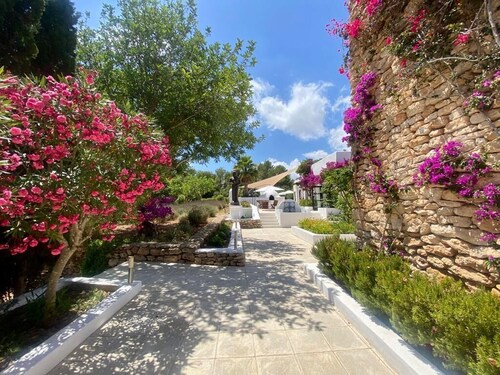 Charming Finca wih pool and privacy 15 minutes from Ibiza