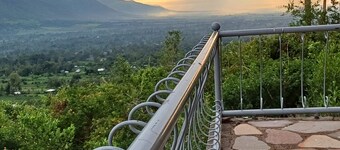 Hillbilly Bush Lodge 