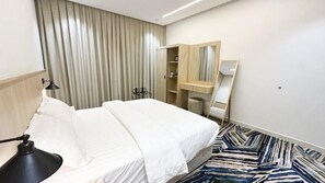 Chambre double | Rideaux d’obscurcissement, fer et planche à repasser