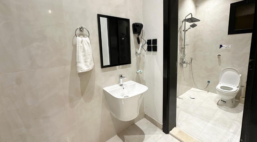 Twin Room | Bathroom