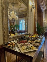 Desayuno buffet diario (EUR 16 por persona)