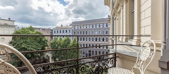 The Benjamin House - self check-in