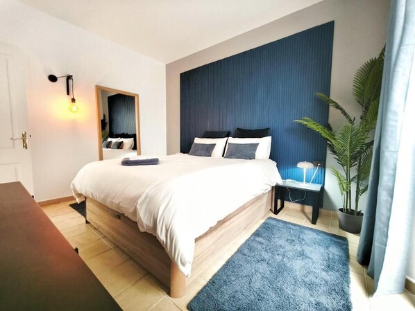 4 bedrooms, iron/ironing board, WiFi, bed sheets