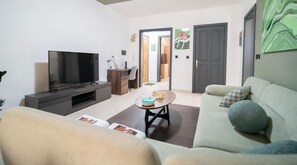 TV - A 2BR maisonette fully equipped w/AC in St Julians (St. Julian's)