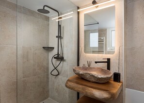 Deluxe Apartment, Balcony | Bathroom