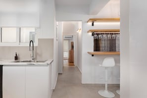Appartement Deluxe, balcon | Cuisine privée | Grand réfrigérateur, four, plaque de cuisson, lave-vaisselle
