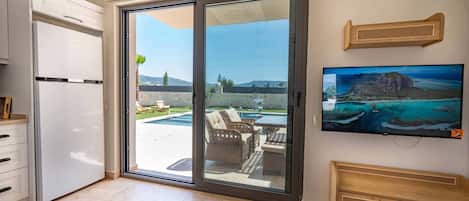 Villa Familiale, vue piscine | Draps en coton égyptien, literie de qualité supérieure