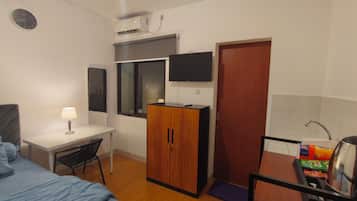 Estúdio luxo, vista para a cidade | Escrivaninha, espaço de trabalho para notebook, Wi-Fi de cortesia