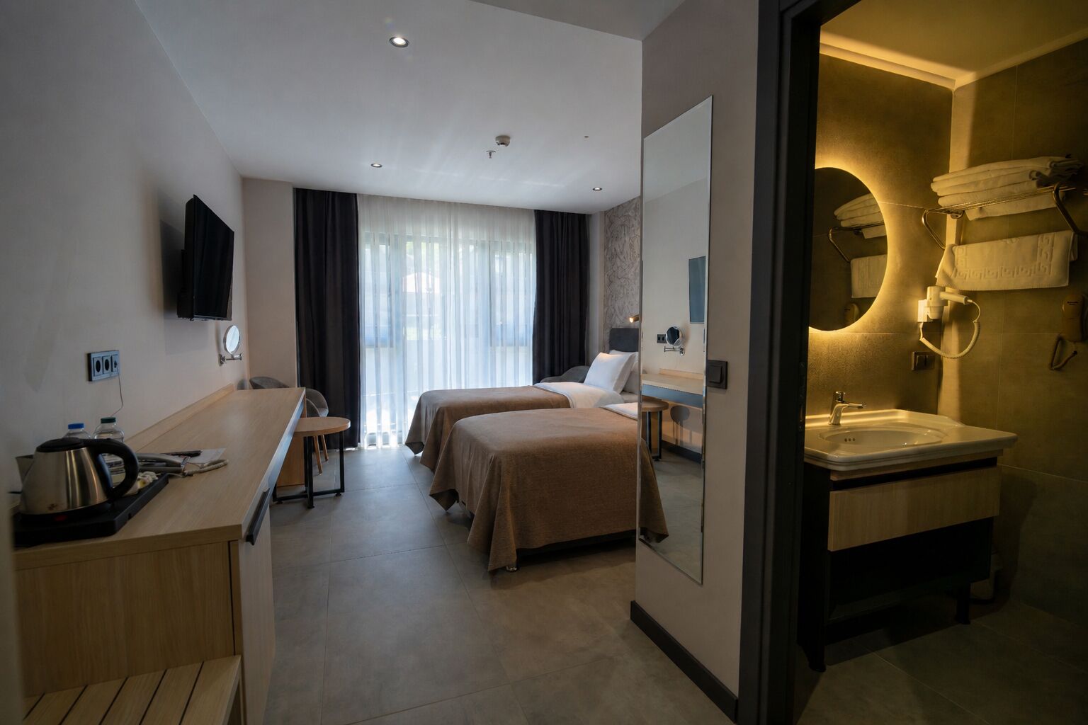 Habitación superior con 2 camas individuales, vista al valle | Ropa de cama de alta calidad y minibar 