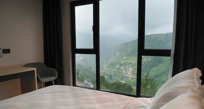 DEMEDERON HOTEL