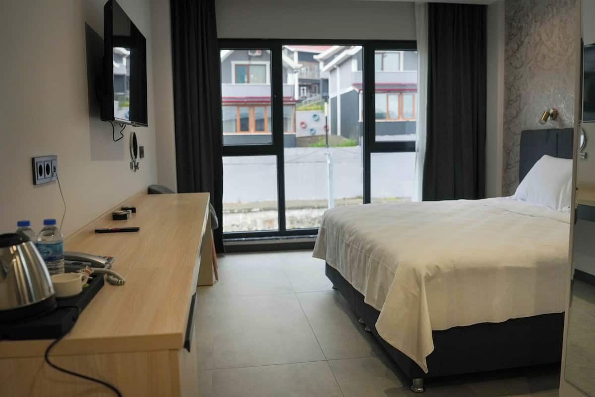 Superior Double Room, Mountain View | Premium bedding, minibar, in-room safe, desk