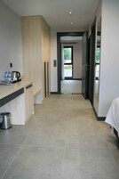 Ropa de cama de alta calidad y minibar 