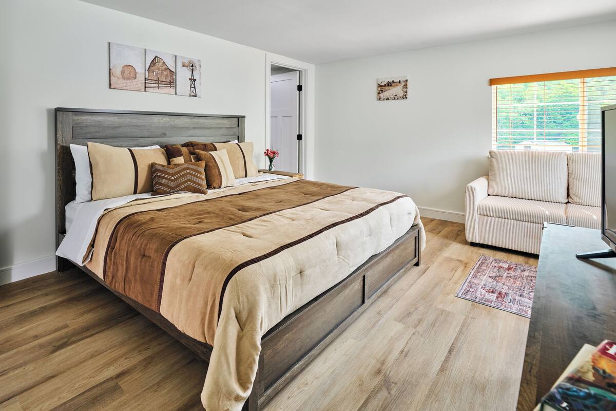 Hayloft Suite with Kitchen | Iron/ironing board, free WiFi
