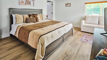 Hayloft Suite with Kitchen | Iron/ironing board, free WiFi