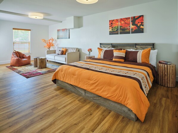 The Maple Suite | Iron/ironing board, free WiFi