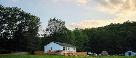 Bunk House, Pets Allowed | Iron/ironing board, free WiFi