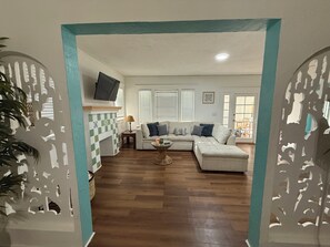 Smart TV - Spacious 4-bedroom house in delightful Edgewater, Miami with WiFi, AC (Miami)