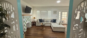 Spacious 4-bedroom house in delightful Edgewater, Miami with WiFi, AC