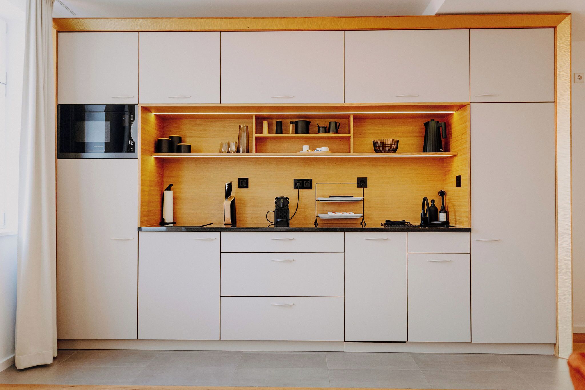 Refrigerador, microondas, lavavajillas, cafetera/tetera