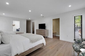 4 bedrooms, WiFi, bed sheets