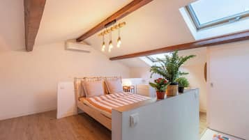 4 bedrooms, WiFi, bed sheets